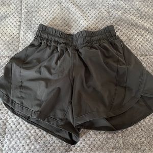 lululemon hotty hot mid-rise 4”